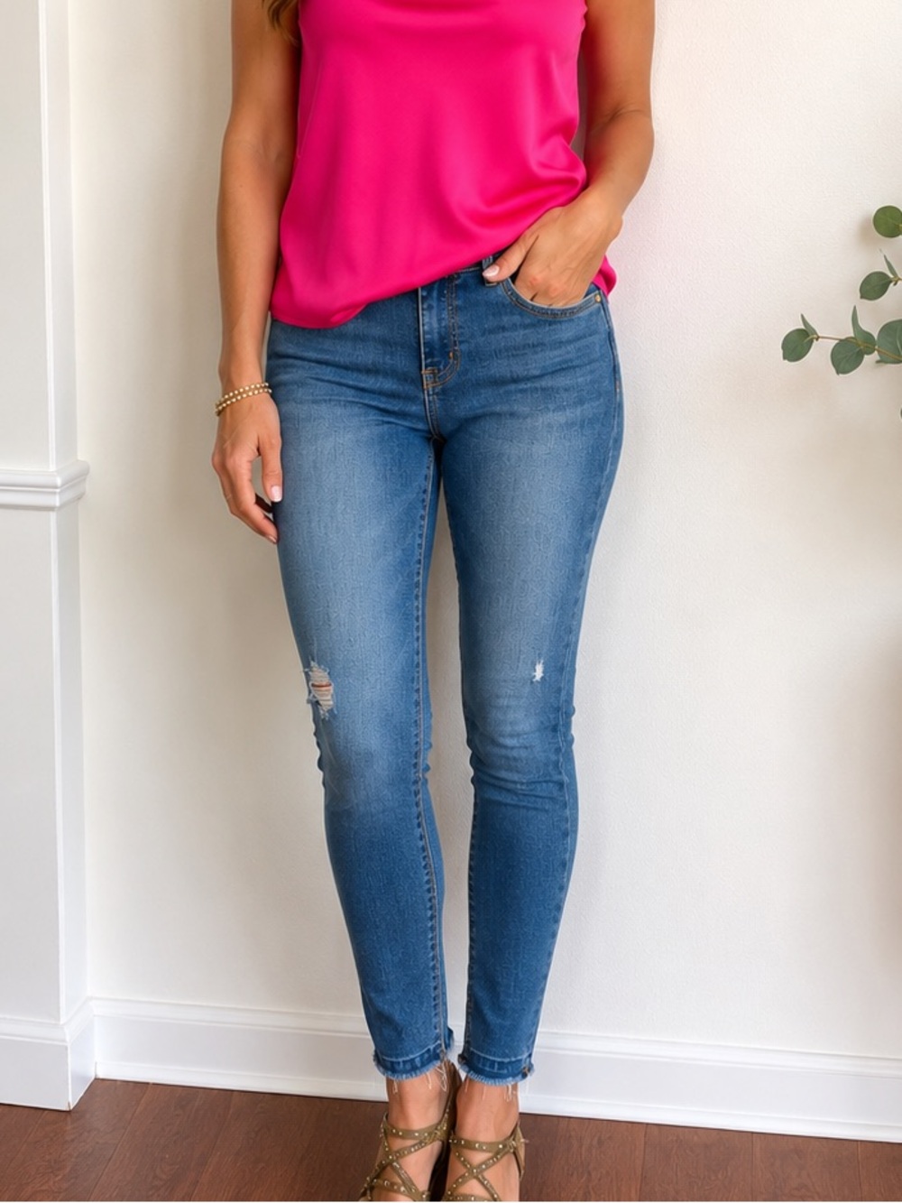 Spanx Distressed Skinny Jeans Women’s 4P Petite Stretch Denim Raw Hem